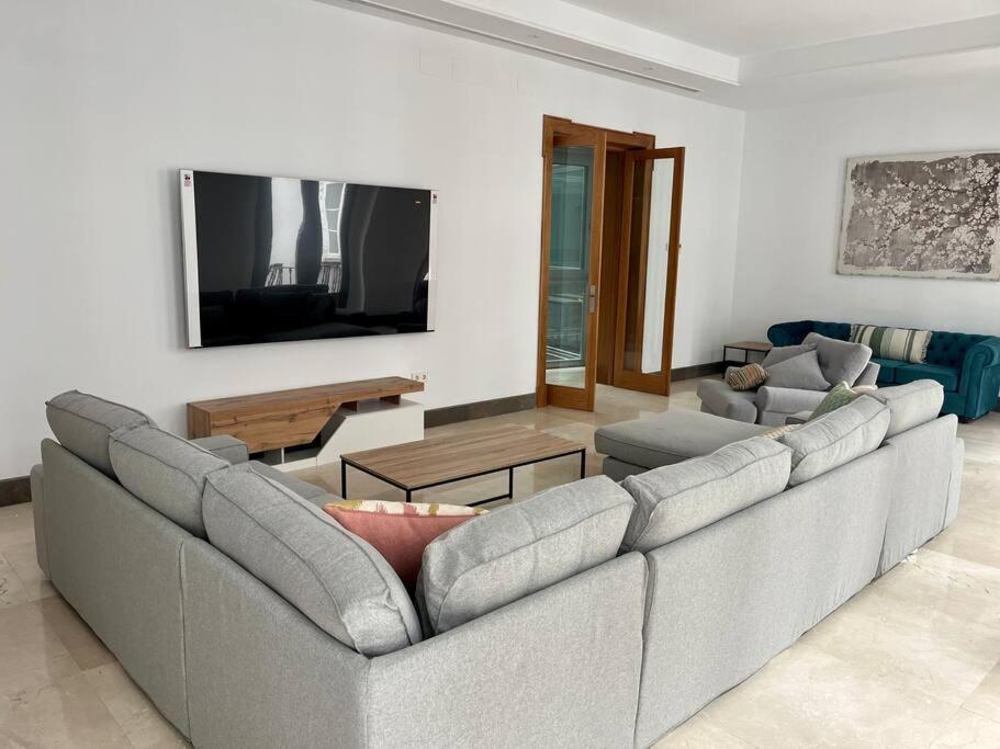 Вилла Fdez Amazing House By Cathedral And Giralda With Private Pool Севилья Экстерьер фото