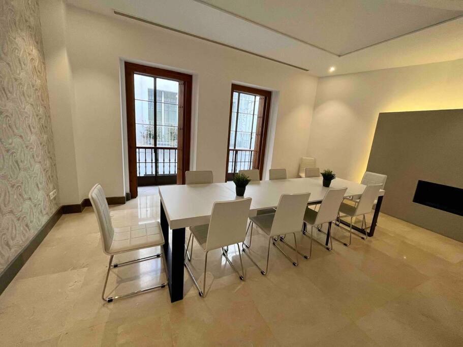Вилла Fdez Amazing House By Cathedral And Giralda With Private Pool Севилья Экстерьер фото