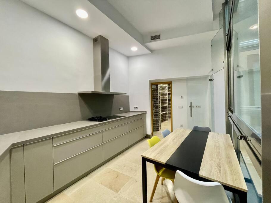 Вилла Fdez Amazing House By Cathedral And Giralda With Private Pool Севилья Экстерьер фото