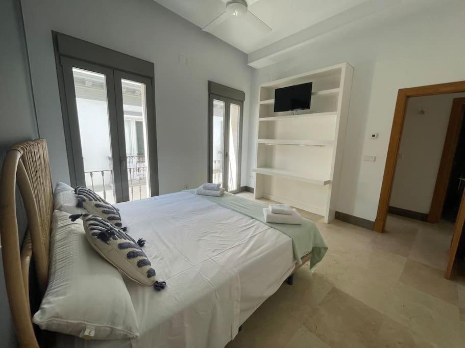 Вилла Fdez Amazing House By Cathedral And Giralda With Private Pool Севилья Экстерьер фото