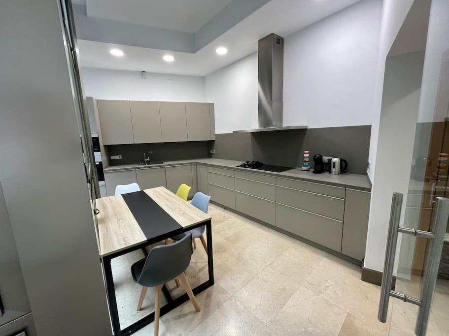 Вилла Fdez Amazing House By Cathedral And Giralda With Private Pool Севилья Экстерьер фото