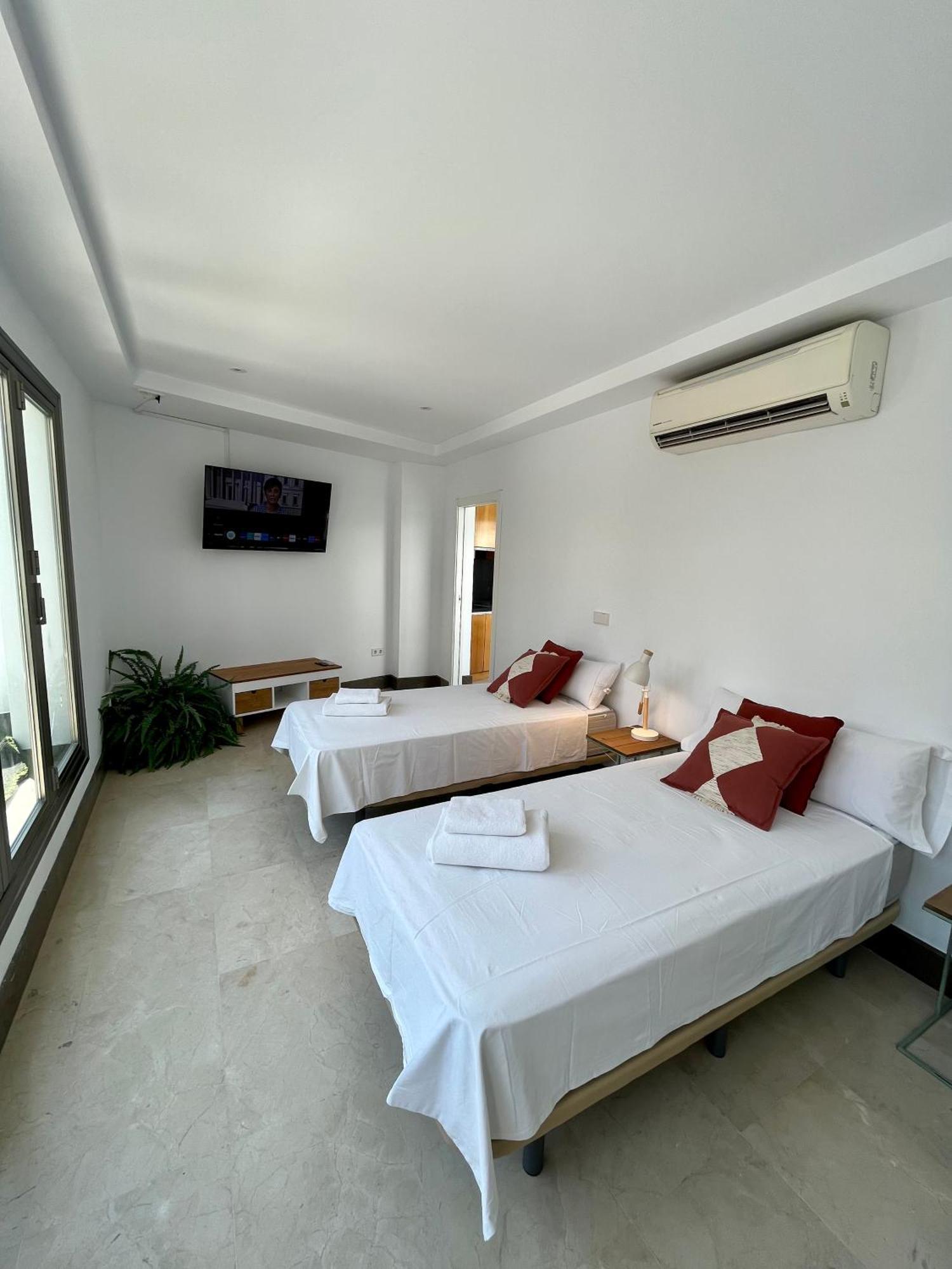 Вилла Fdez Amazing House By Cathedral And Giralda With Private Pool Севилья Экстерьер фото