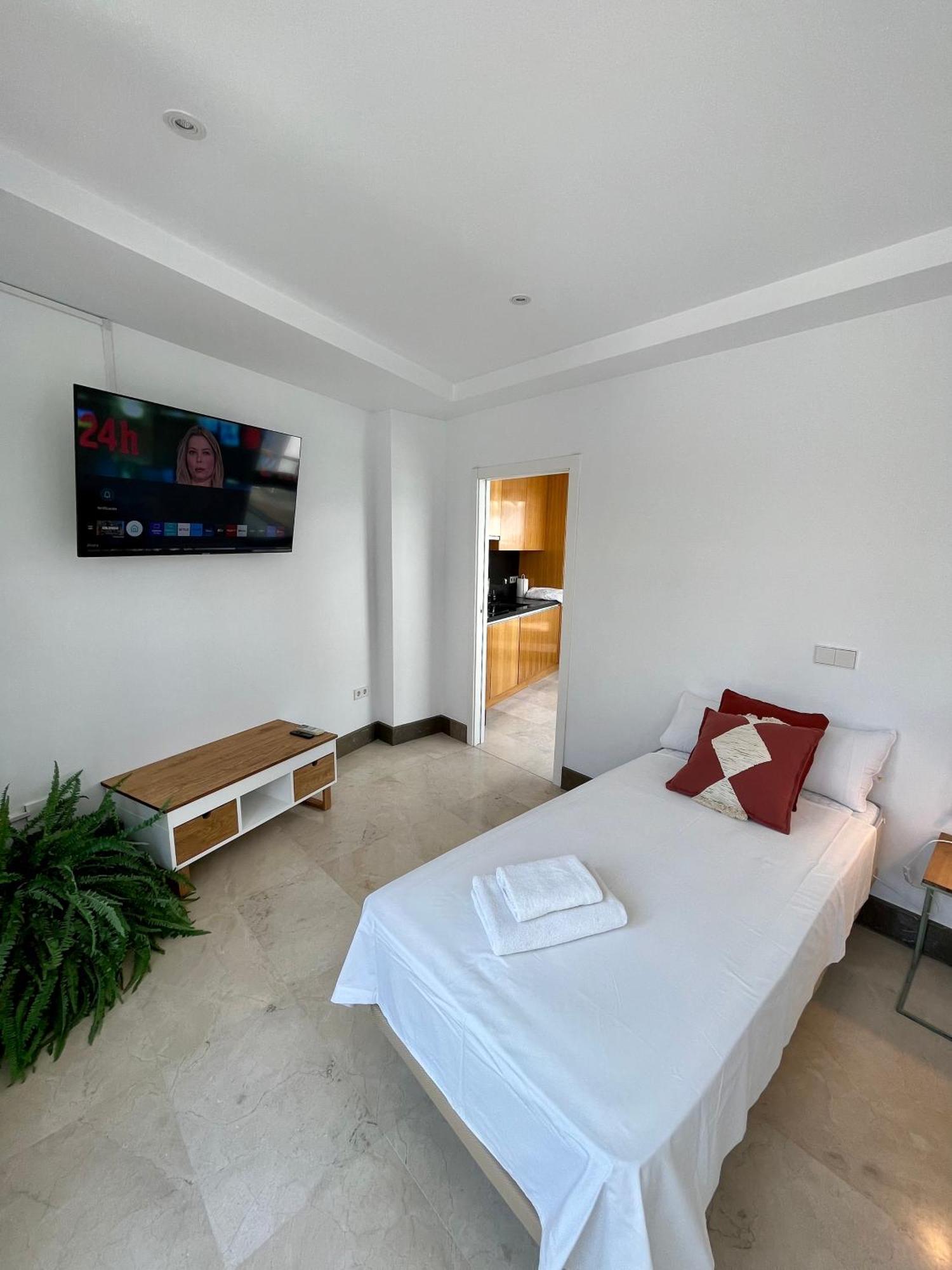 Вилла Fdez Amazing House By Cathedral And Giralda With Private Pool Севилья Экстерьер фото